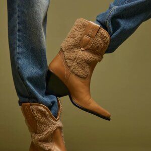 Free People Pitchfork Point Shearling Boots - Almond Butter Shearling - Size 8